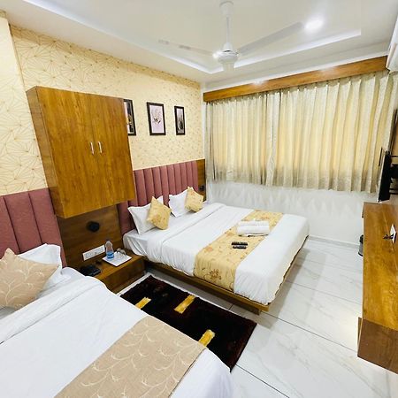 Hotel Avenue Sky Ahmedabad Buitenkant foto