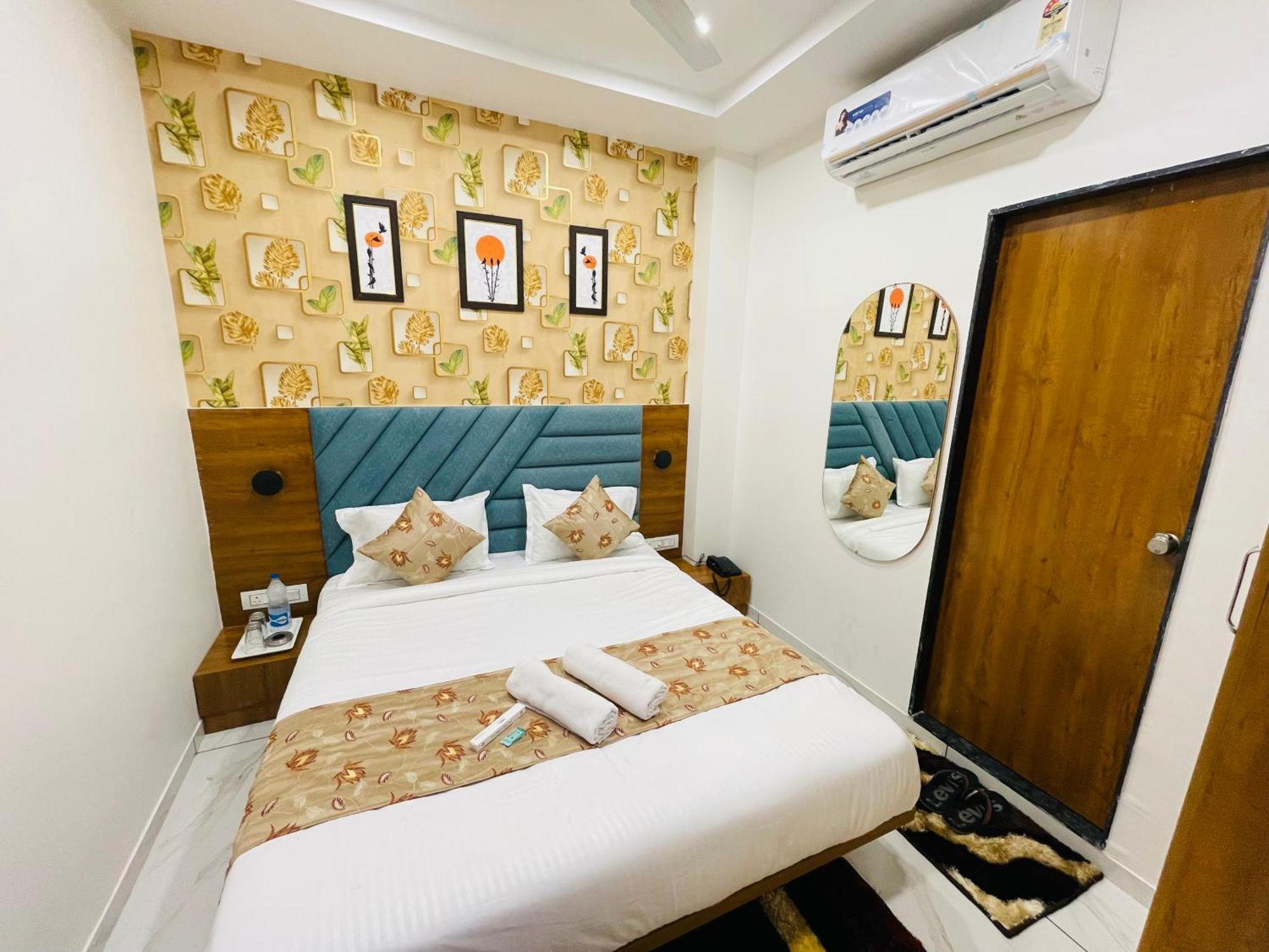 Hotel Avenue Sky Ahmedabad Buitenkant foto