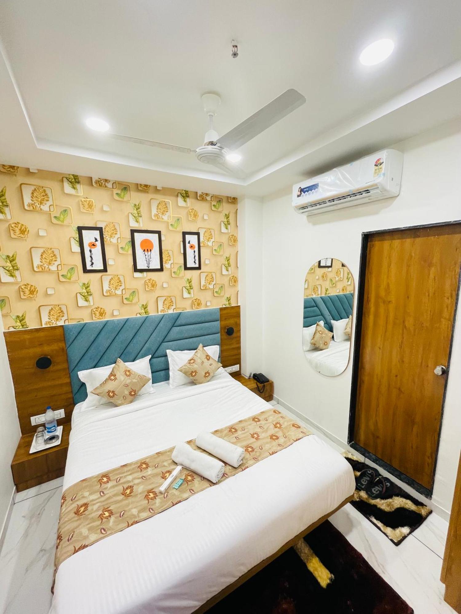 Hotel Avenue Sky Ahmedabad Buitenkant foto