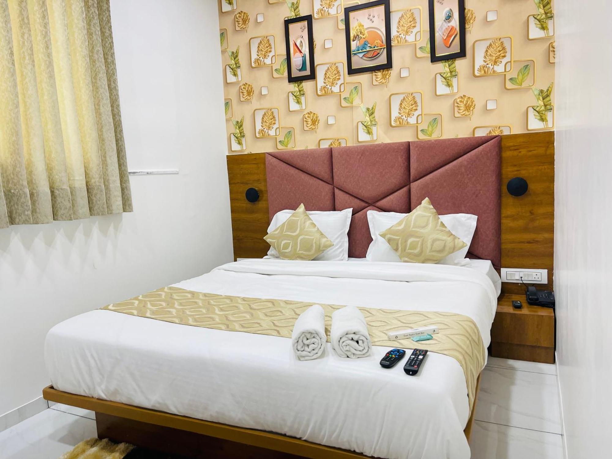 Hotel Avenue Sky Ahmedabad Buitenkant foto