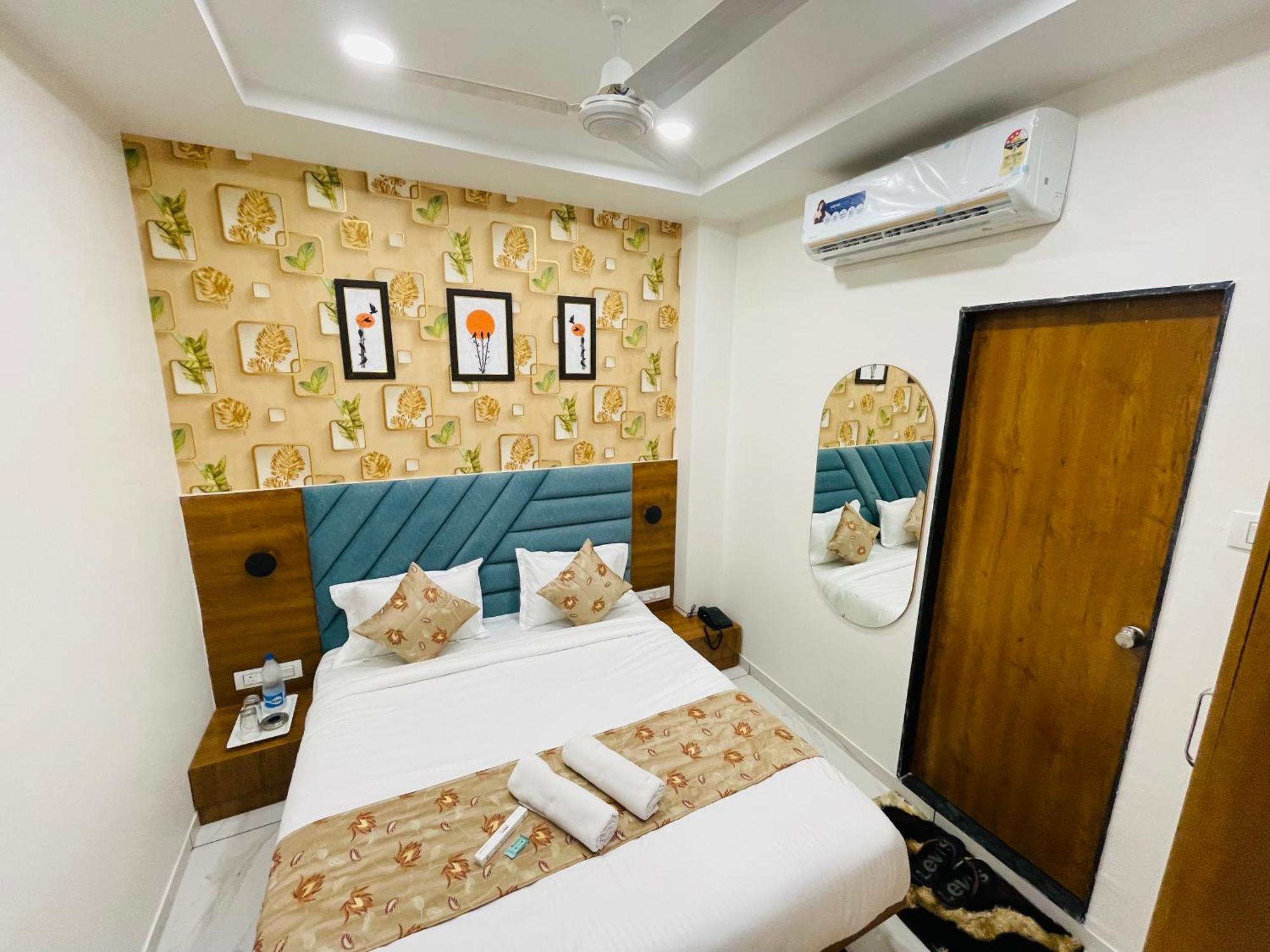 Hotel Avenue Sky Ahmedabad Buitenkant foto