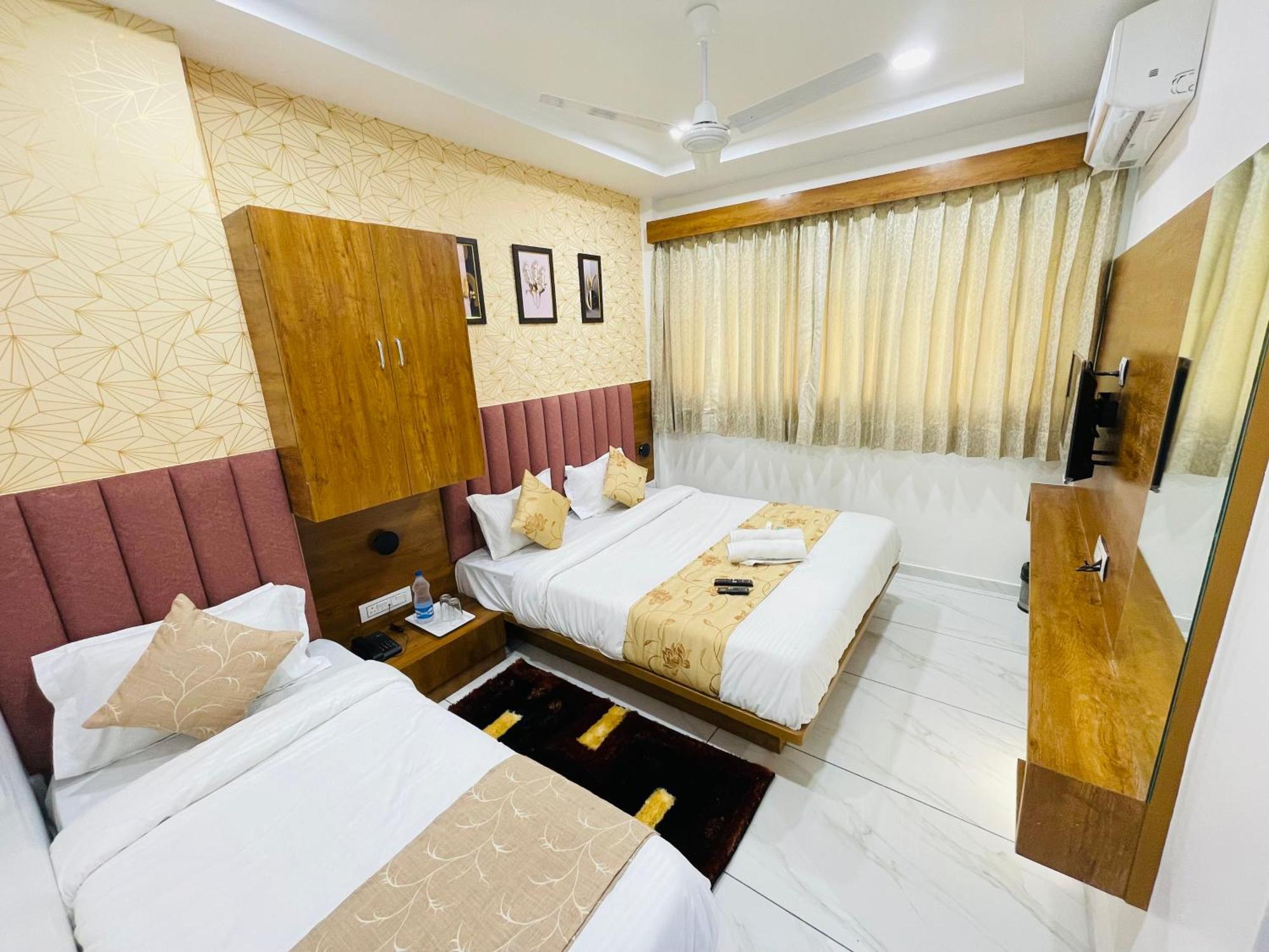 Hotel Avenue Sky Ahmedabad Buitenkant foto