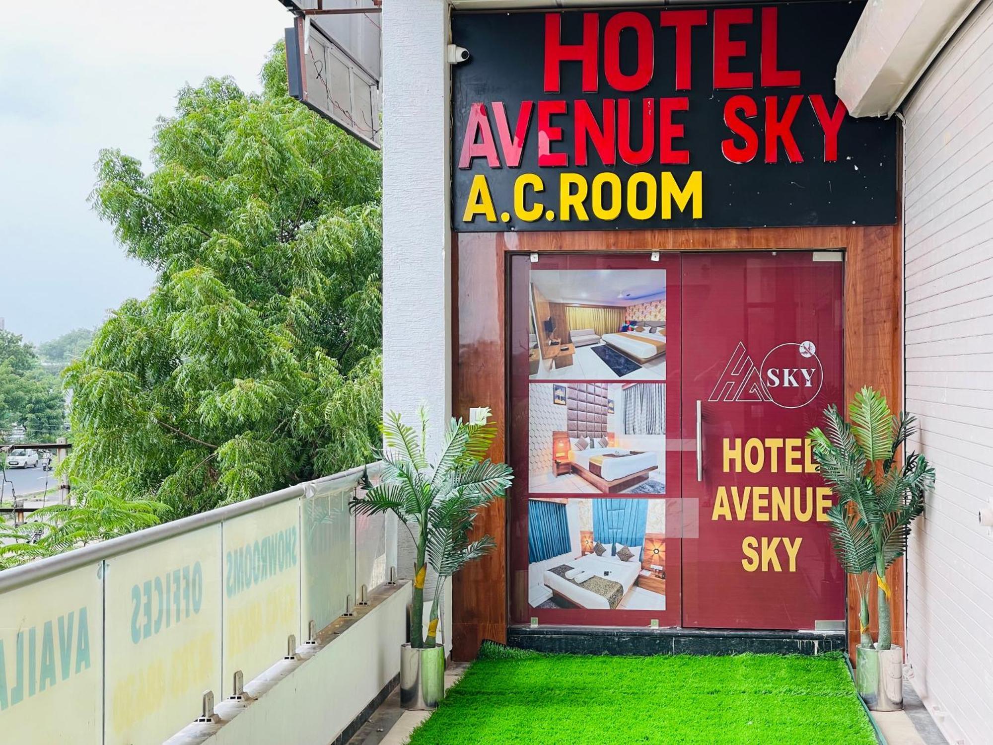 Hotel Avenue Sky Ahmedabad Buitenkant foto