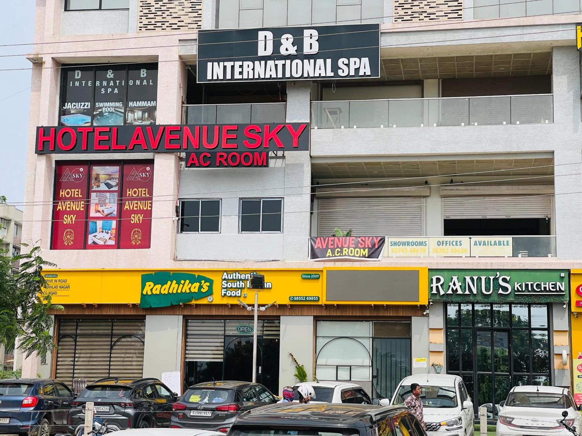 Hotel Avenue Sky Ahmedabad Buitenkant foto